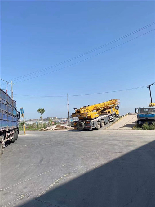 雁山区25吨吊车的租赁价格大概是多少？