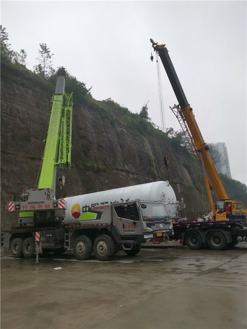 雁山区“不怕风雨冻”—— 吊车的 “恶劣环境适应” 技术